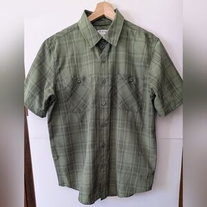 Orvis Men's Medium Fishing Hunting Olive Green Performance Button Down Shirt